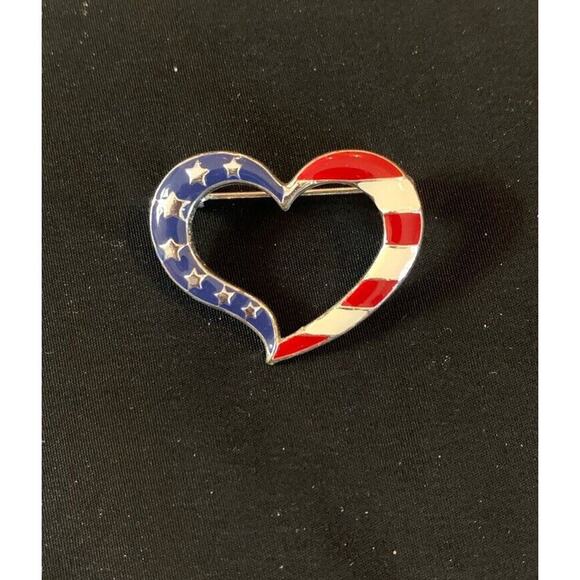 Vintage USA Flag Print Heart Brooch Pin Enamel Signed Avon Jewelry Patriotic - Picture 1 of 5